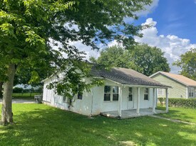 208 E 17th St in Columbia, TN - Building Photo