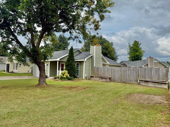 6808 Shawcross Ln in Fayetteville, NC - Foto de edificio - Building Photo