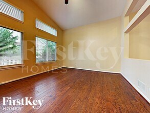 840 Taralon Trail in Lake In The Hills, IL - Building Photo - Building Photo