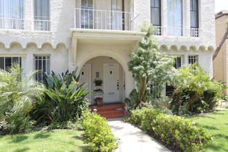 446-448 S Oakhurst Dr in Beverly Hills, CA - Building Photo - Building Photo