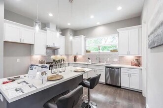 1329 Buescher Dr in Houston, TX - Building Photo - Building Photo