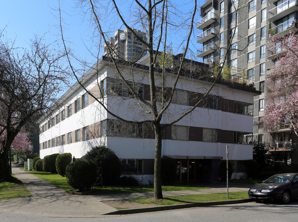 1710 Barclay St in Vancouver, BC - Building Photo