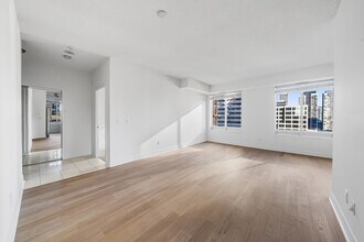 35 Balmuto St in Toronto, ON - Building Photo - Building Photo