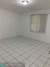 4131 Stirling Rd in Davie, FL - Building Photo - Building Photo