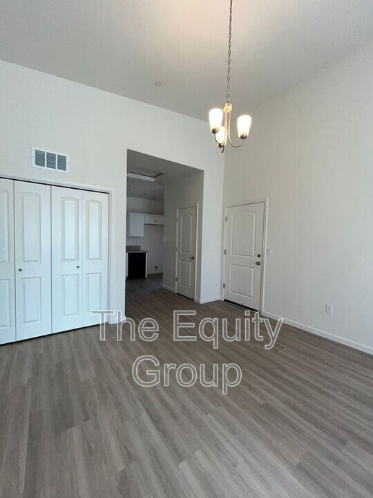 4116 E Kaweah Ave in Visalia, CA - Building Photo