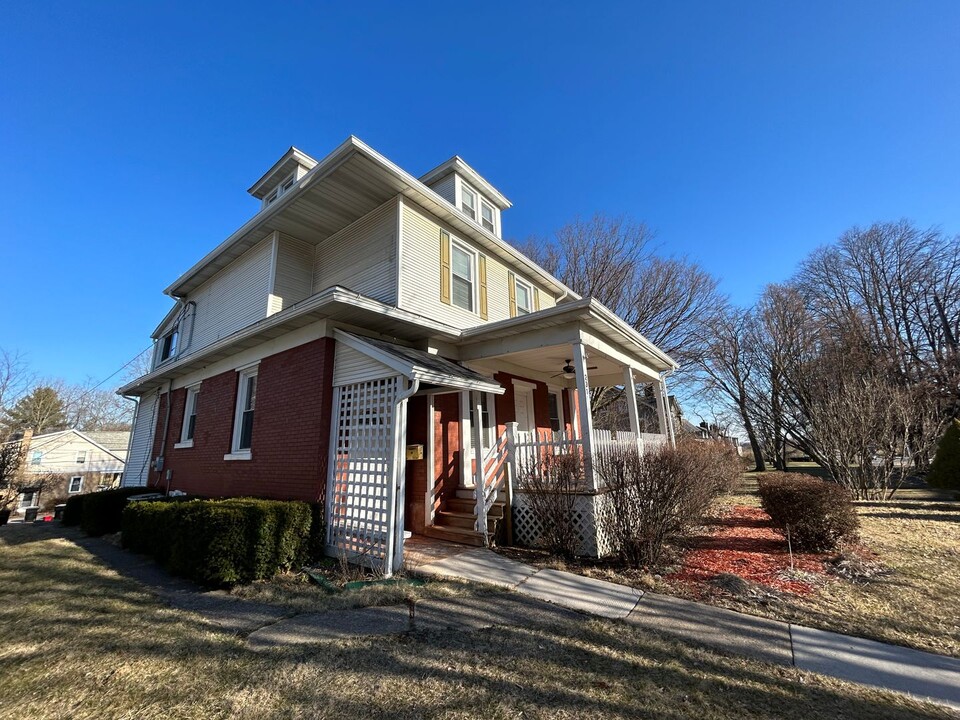 231 E Park Ave in State College, PA - Building Photo