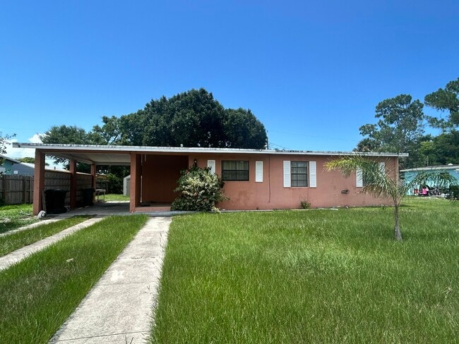 141 SE Serenata Ct
