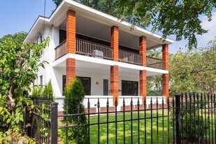 564 Parkway Dr NE in Atlanta, GA - Building Photo