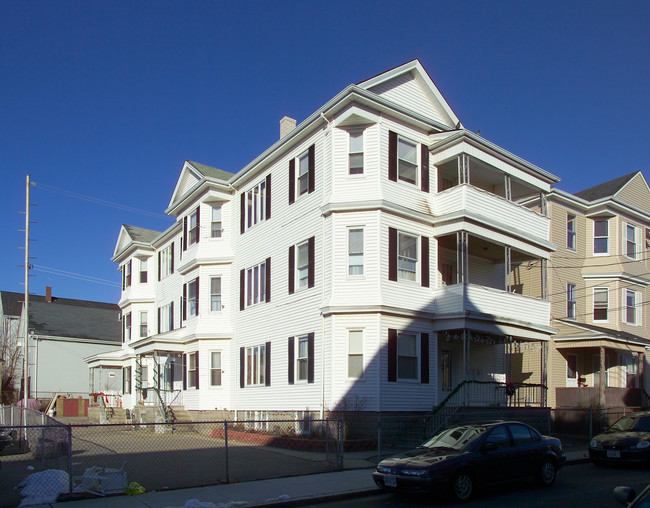 308 Davis St in Fall River, MA - Foto de edificio - Building Photo