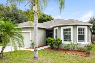 220 Daigledog St in St. Cloud, FL - Building Photo - Building Photo