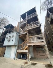 2029 W Jarvis Ave, Unit 2 in Chicago, IL - Foto de edificio - Building Photo