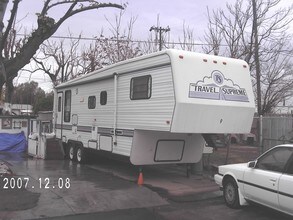 Meadows Mobile Home Park in Bakersfield, CA - Foto de edificio - Building Photo
