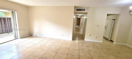 9004 SW 137th St in Miami, FL - Foto de edificio - Building Photo