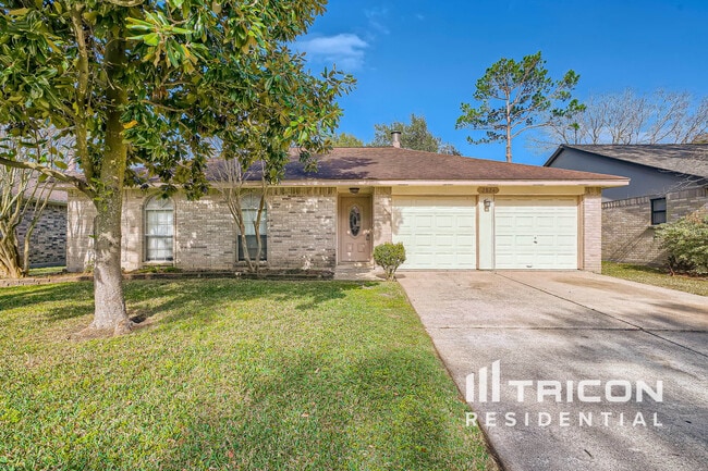 2824 Sugar Wood Dr in League City, TX - Building Photo - Building Photo