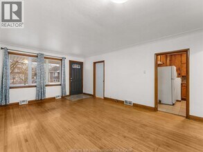 2318 Cadillac St in Windsor, ON - Building Photo - Building Photo
