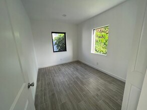 544 NW 35th St in Miami, FL - Building Photo - Building Photo