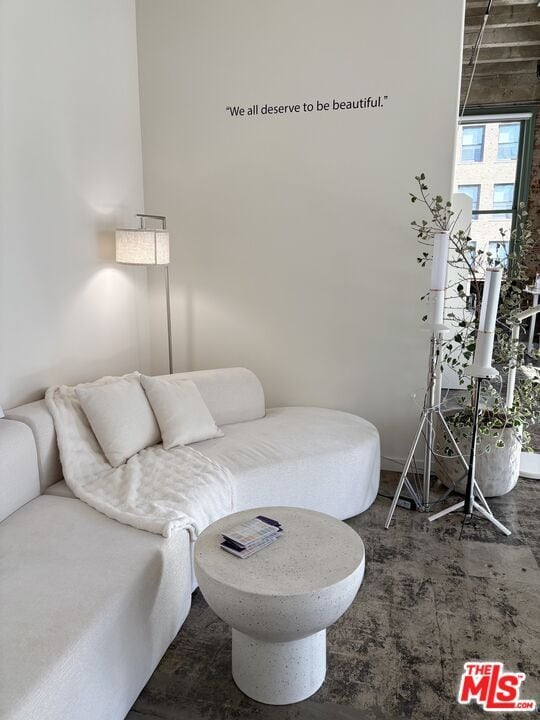 711 S Olive St in Los Angeles, CA - Building Photo - Building Photo