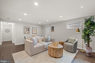 1700 Dewitt Ave in Alexandria, VA - Building Photo