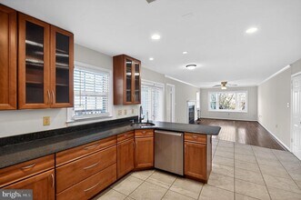 102 Cunningham Park Ct SE in Vienna, VA - Building Photo - Building Photo