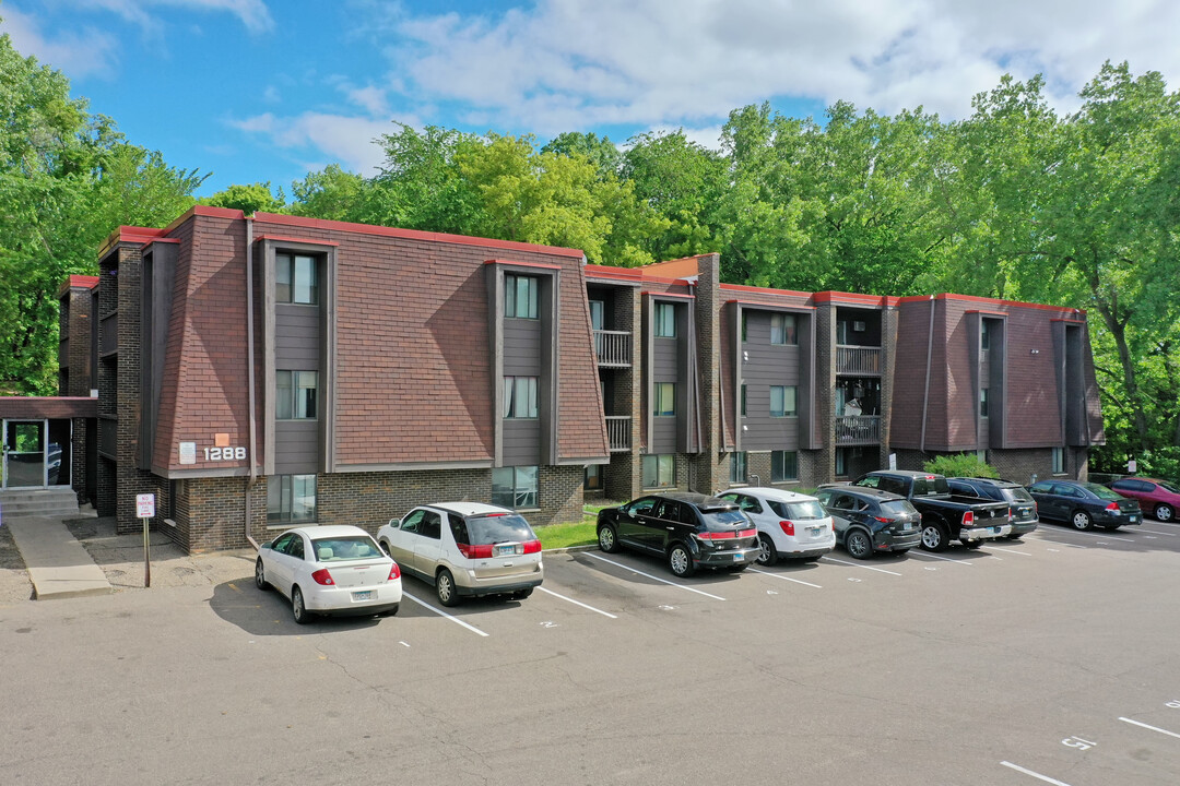 Cedar Park Apartments in St. Paul, MN - Building Photo