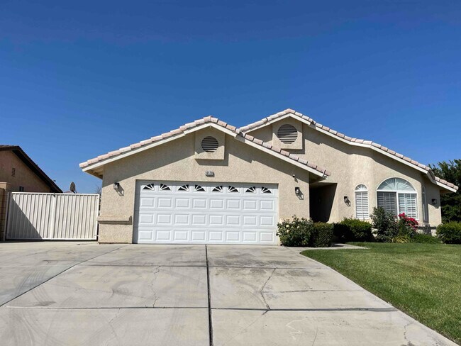 property at 18120 Lakeview Dr