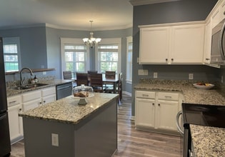 1734 Dryden Dr in Spring Hill, TN - Foto de edificio - Building Photo