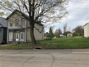 310 Jefferson St-Unit -310 in Belmont, OH - Foto de edificio - Building Photo
