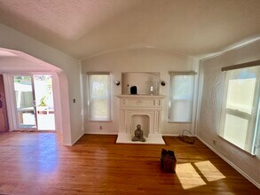 2441 10th St in Santa Monica, CA - Building Photo - Building Photo