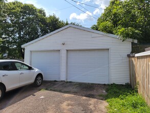 616 Franklin St, Unit 616 Lower in Eau Claire, WI - Foto de edificio - Building Photo