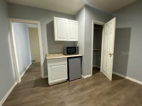 2335 Evans Rd in Clearwater, FL - Building Photo - Building Photo