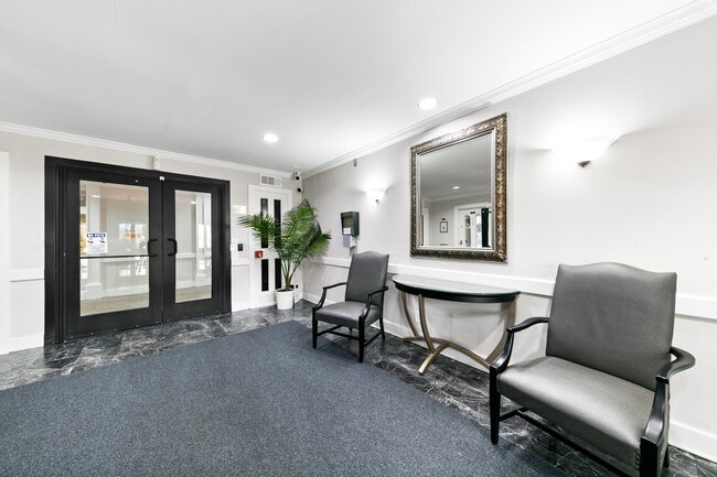 361 N Post Oak Ln in Houston, TX - Building Photo - Building Photo