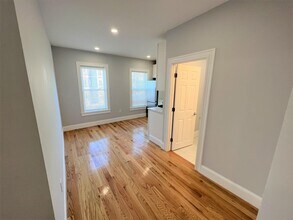 354 Beacon St, Unit 3 in Somerville, MA - Foto de edificio - Building Photo
