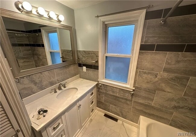 298 Skillen St in Buffalo, NY - Building Photo - Building Photo