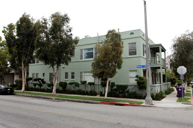 1940 E Florida St in Long Beach, CA - Foto de edificio - Building Photo