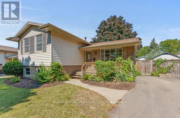 4 Laguna Crescent in St Catharines, ON - Building Photo - Building Photo