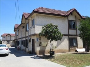 2726 Strathmore Ave in Rosemead, CA - Foto de edificio - Building Photo