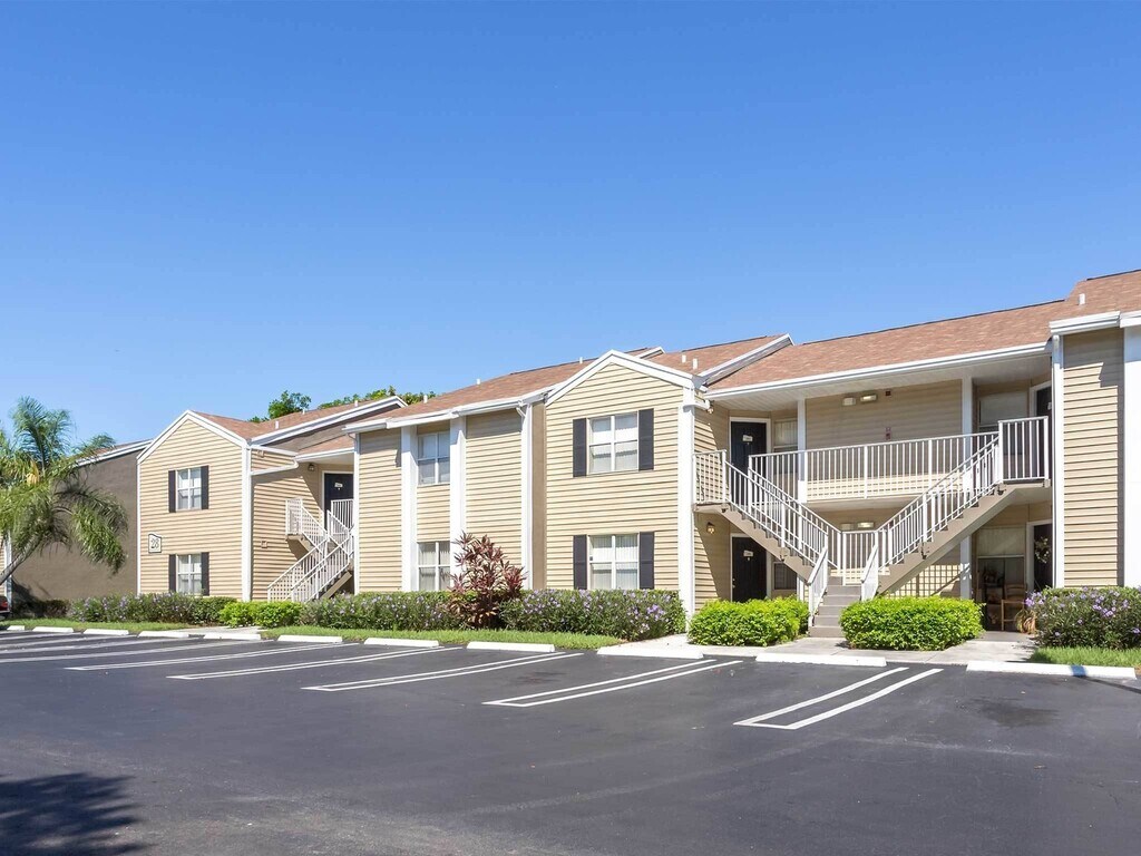 Advenir at Walden Lake Apartments in Miami, FL