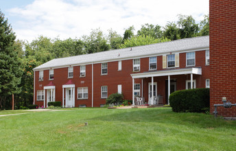 Eastmont Estates in Greensburg, PA - Foto de edificio - Building Photo