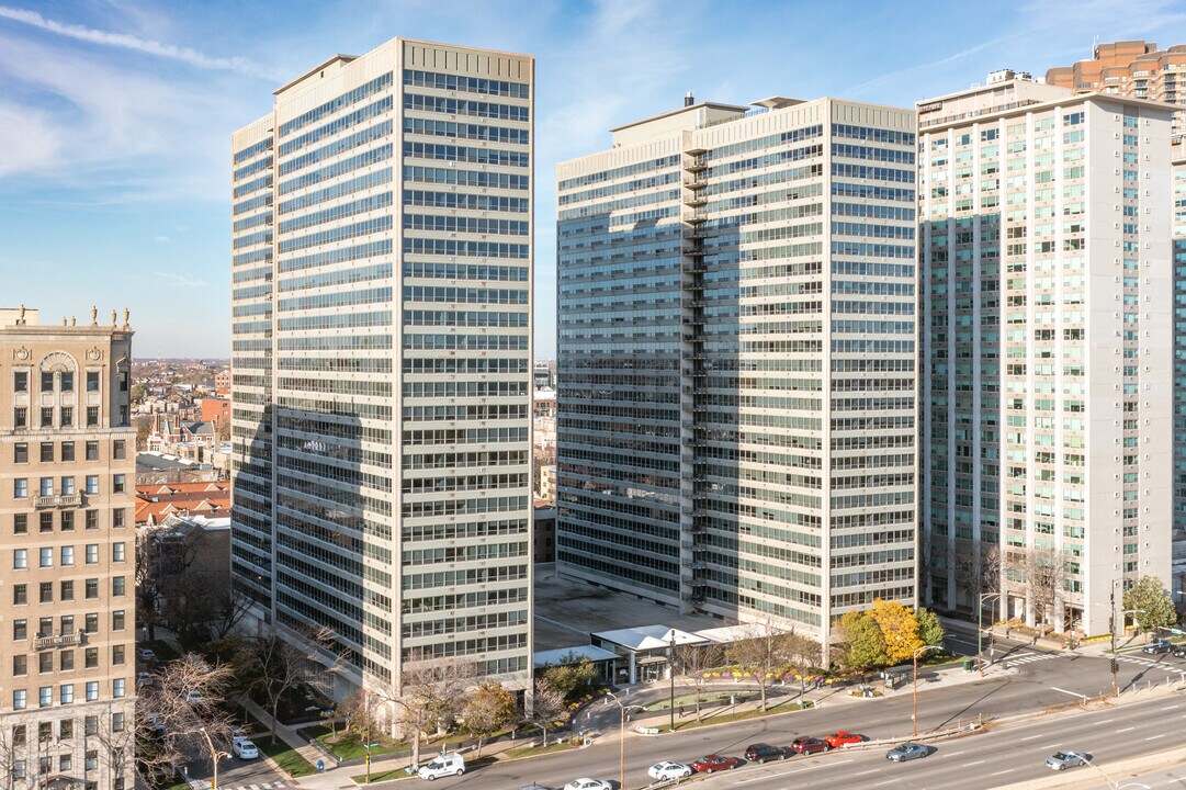 3550 N Lake Shore Dr in Chicago, IL - Building Photo