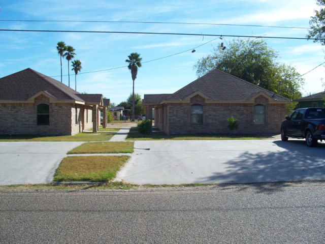 218 Delaware St in Alton, TX - Building Photo