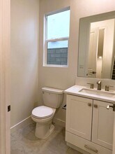 107 Zawn in Irvine, CA - Foto de edificio - Building Photo