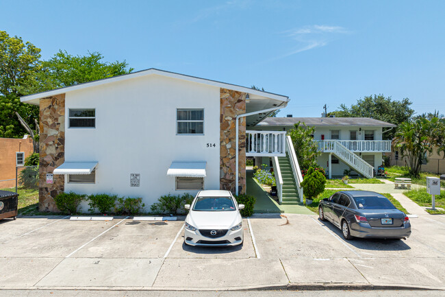 Hovianna Ii Apts Condos in Lake Worth, FL - Building Photo - Building Photo