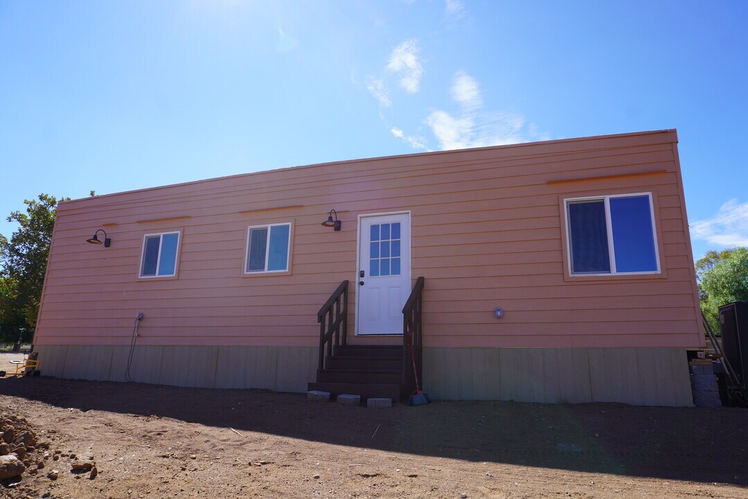 33855 Rozich Rd in Santa Clarita, CA - Building Photo