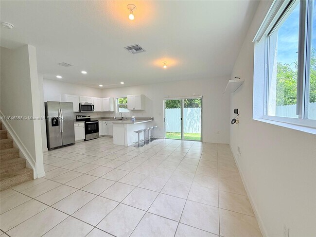 1743 SE 9th Terrace in Florida City, FL - Building Photo - Building Photo