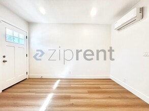 854 Orange Ave in Long Beach, CA - Foto de edificio - Building Photo