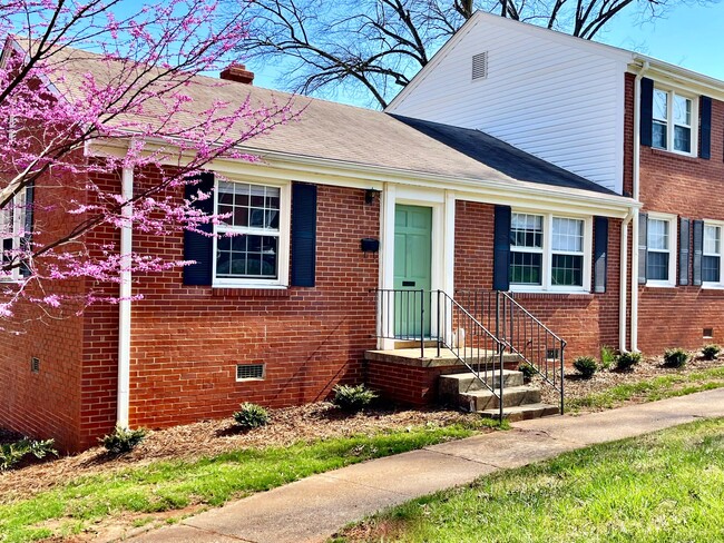 Latham Park Manor in Greensboro, NC - Building Photo - Building Photo