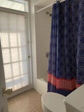 32 E Cottage St, Unit 2 in Dorchester, MA - Foto de edificio - Building Photo