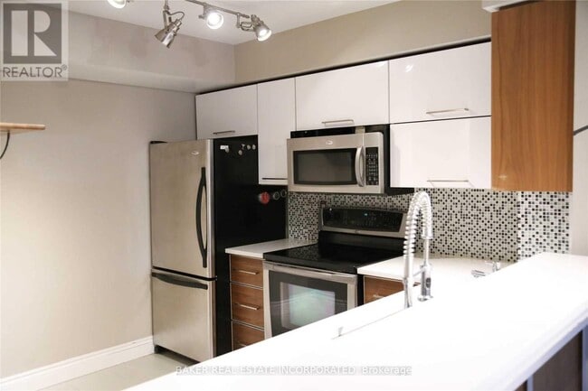 300 Balliol St in Toronto, ON - Building Photo - Building Photo