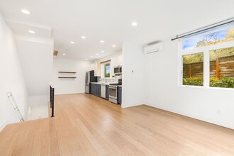 1515 Lakeview Blvd E in Seattle, WA - Building Photo - Building Photo