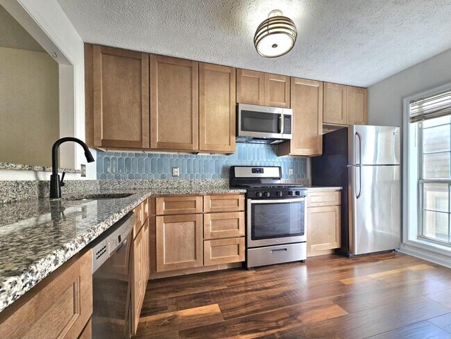 7660 Willow Point Dr in Falls Church, VA - Building Photo - Building Photo